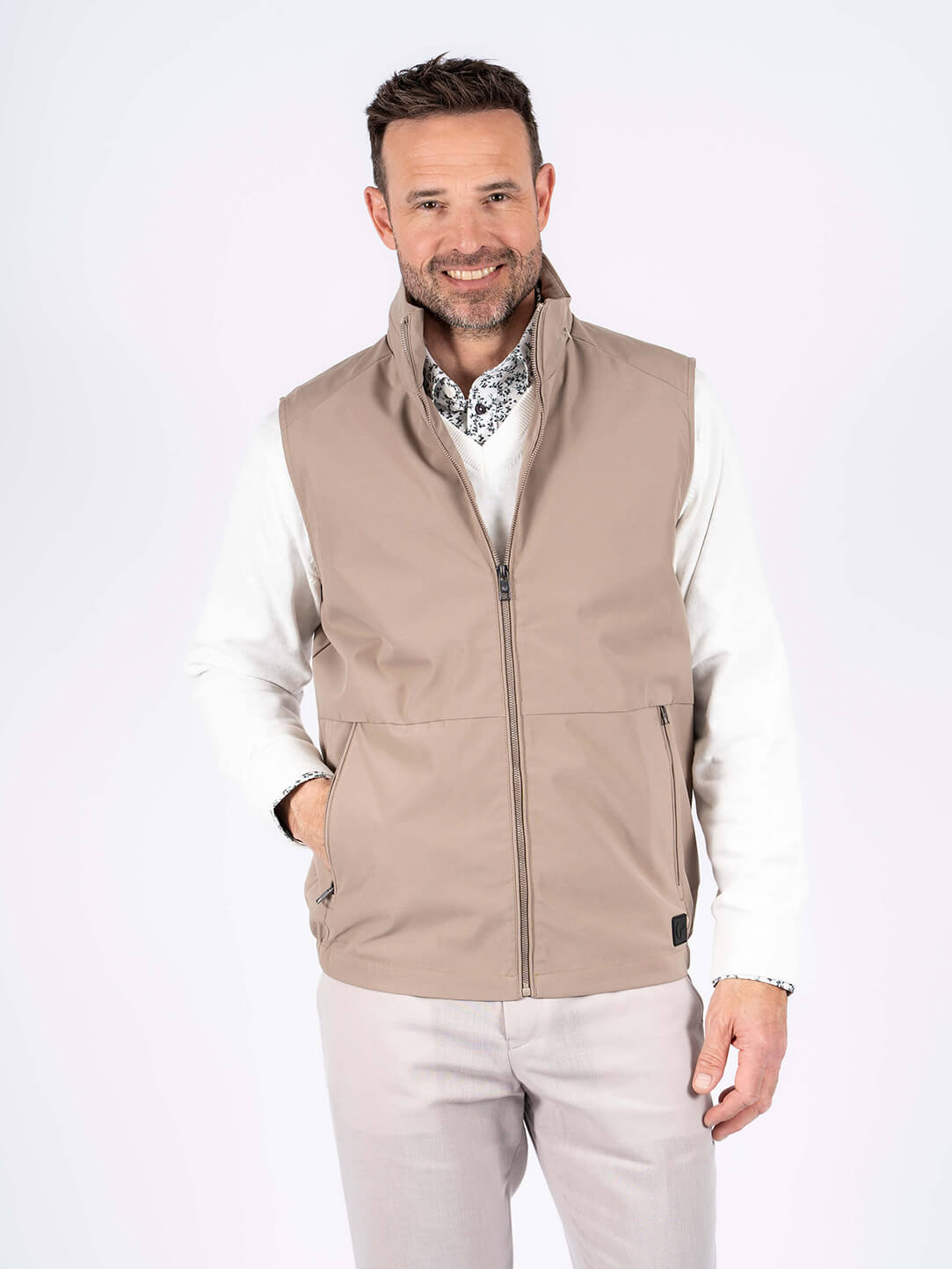 Pre End - Travis Vest I Sand